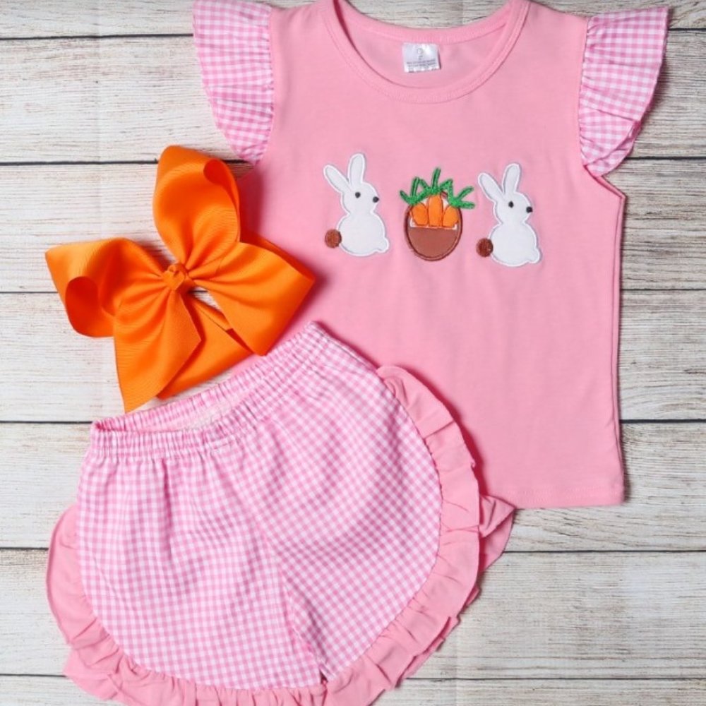 BUNNIES WITH CARROTS APPLIQUE SHORTS OUTFIT